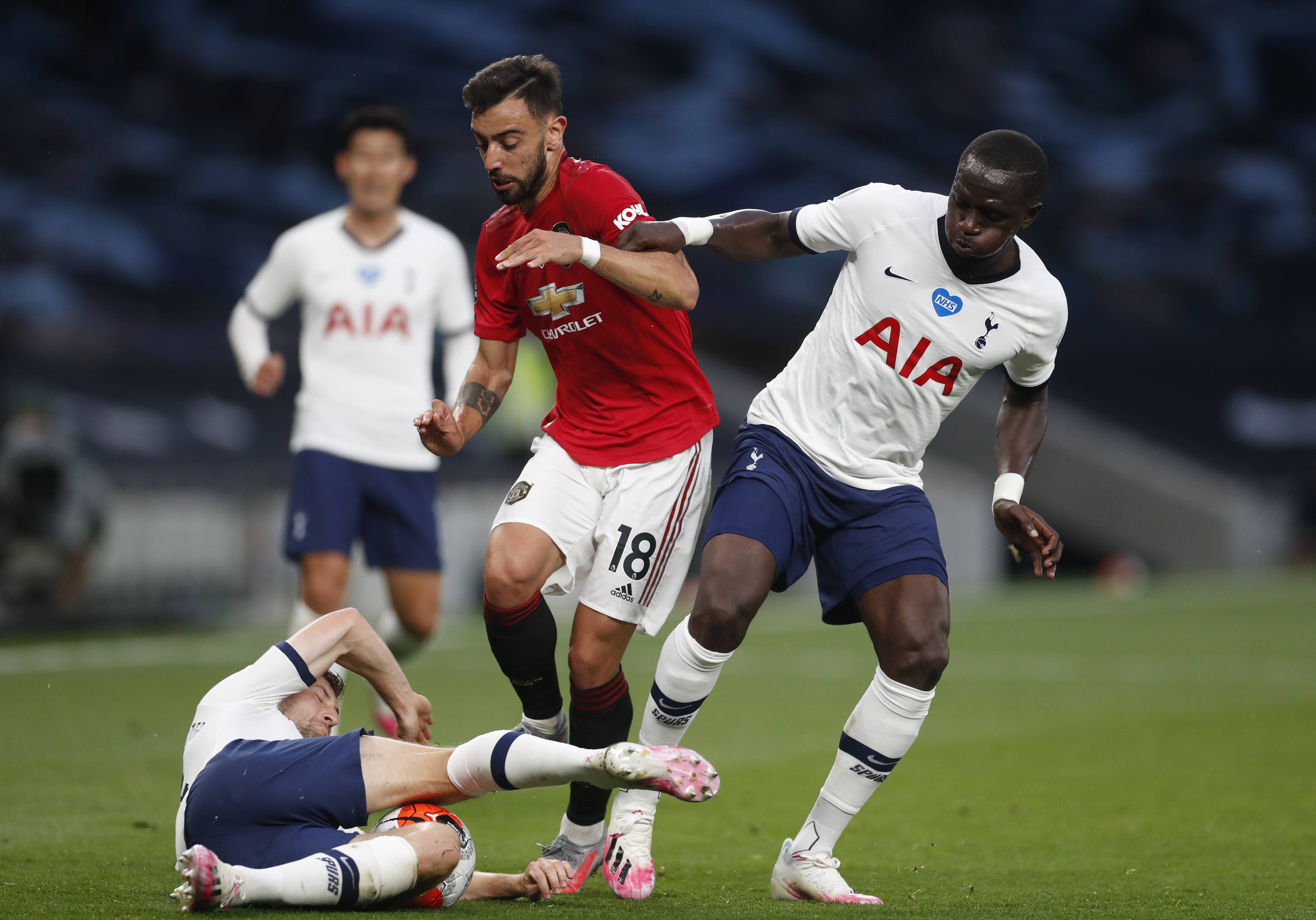 刻展现出极 刻展现出极